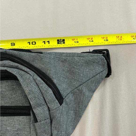 💥PRICE⬇️ 
NISSAN • Thrill Street Fanny Pack • Medium • Grey • - Picture 4 of 12